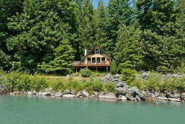 Cowlitz River Cabin