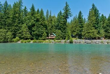 Cowlitz River Cabin