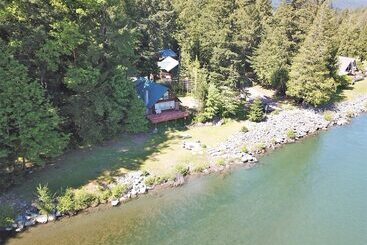 Cowlitz River Cabin