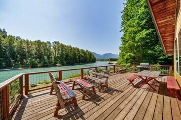 Cowlitz River Cabin