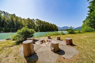 Cowlitz River Cabin