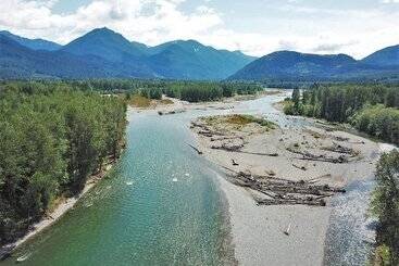 Cowlitz River Cabin