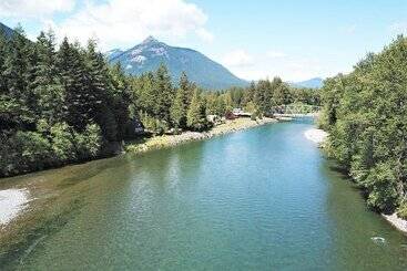 Cowlitz River Cabin
