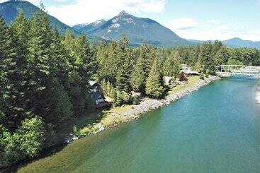 Cowlitz River Cabin