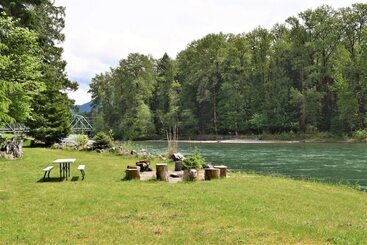 Cowlitz River Cabin