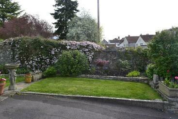The Lawns Tea Room And B&b