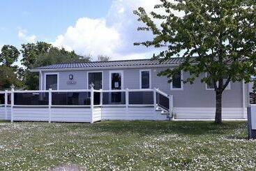 هتل A Luxury 6 Berth Lodge, Sleeps 6 A Real Home From Home In The Heart Of A Forest