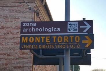 هتل Ancient Farmhouse With Winery Xiv Century