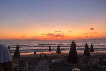 هتل On Holiday Between Sky And Sea Geco Di Campiglia Pet Friendly Big Garden