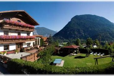 تختخواب و صبحانه Gästehaus Edelweiss