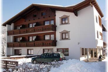 تختخواب و صبحانه Gästehaus Edelweiss
