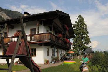 茅舍 Bauernhof Pulvererhof