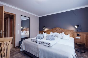 هتل Familienresort Ellmauhof   Das Echte All Inclusive