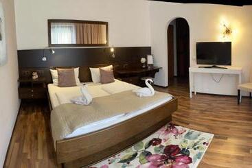 فندق Seehaus Kärnten Inn Mit Direktem Seezugang Und E Ladestation