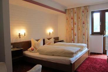 تختخواب و صبحانه Pension St.lukas