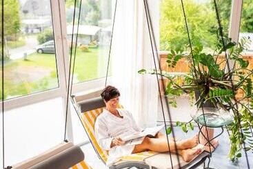 هتل Wellness Landhaus Parth