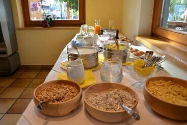 هتل Wellness Landhaus Parth