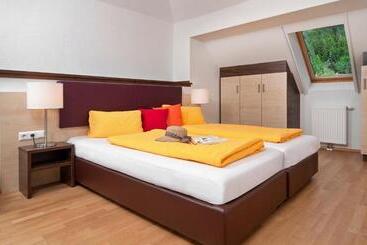 هتل Wellness Landhaus Parth
