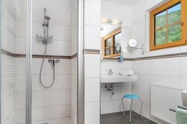 هتل Wellness Landhaus Parth