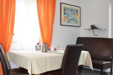 هتل Wellness Landhaus Parth