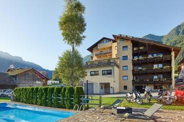 بنسيون Gasthof Hotel Post