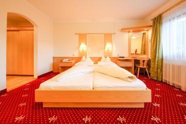 Superior Hotel Persal