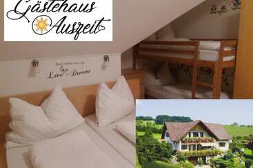 تختخواب و صبحانه Dreimaederlhaus Pension