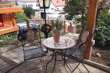 تختخواب و صبحانه Dreimaederlhaus Pension