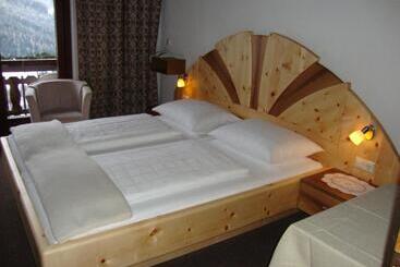 تختخواب و صبحانه Krönhof
