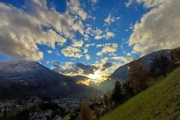 تختخواب و صبحانه Landhaus Hinteregger