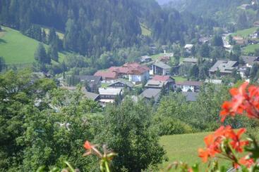 تختخواب و صبحانه Landhaus Hinteregger