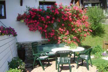 تختخواب و صبحانه Landhaus Hinteregger