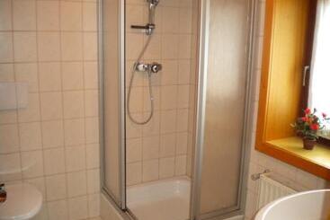 تختخواب و صبحانه Landhaus Hinteregger