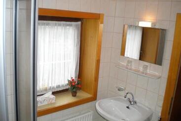تختخواب و صبحانه Landhaus Hinteregger