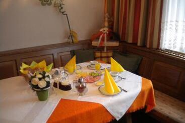 تختخواب و صبحانه Landhaus Hinteregger