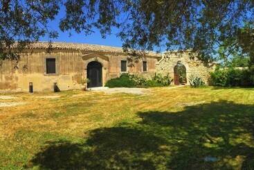 هتل Borgo Alveria