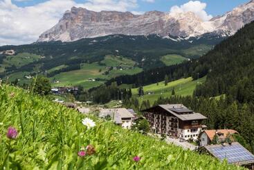 هتل Dolomiti
