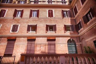 هتل Domus Real Cardello