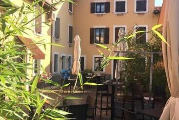هتل E Locanda La Bastia