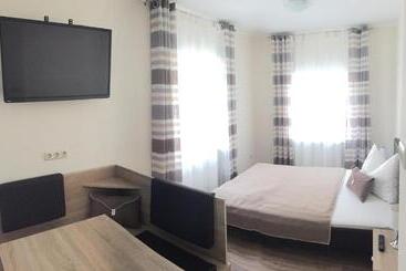 هتل Gösser Bachgasslhof Bed And Breakfast Apartments