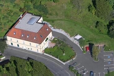 هتل Gösser Bachgasslhof    Bed And Breakfast    Apartments