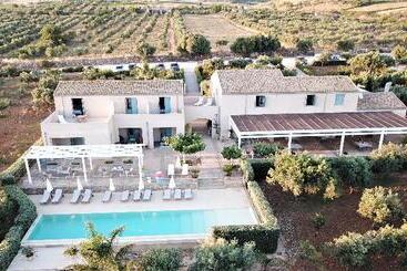هتل Relais Casina Miregia
