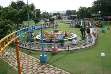 ホテル Aapno Ghar Resort & Amusement Park