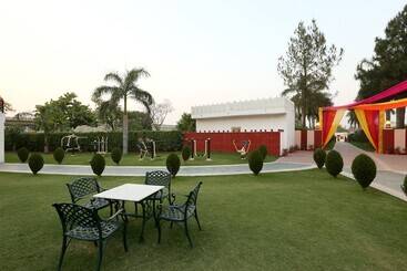 ホテル Aapno Ghar Resort & Amusement Park
