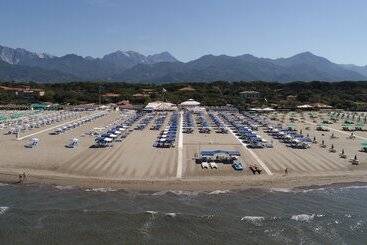 Augustus Hotel & Resort