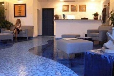 Bue Marino Hotel & Cocktail Bar