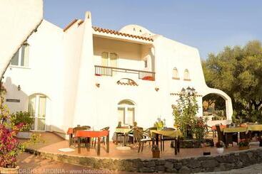 هتل Villa Cedrino