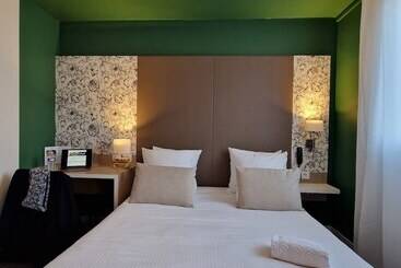 هتل L Hôtel Bristol