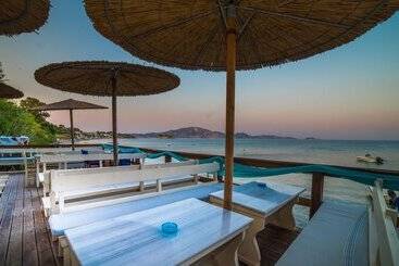 هتل Porto Koukla Beach