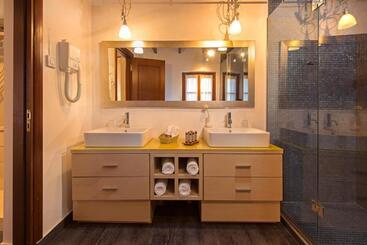 هتل Rodos Niohori Elite Suites Boutique